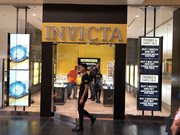 Invicta a choisi CrownTV pour équiper ses boutiques